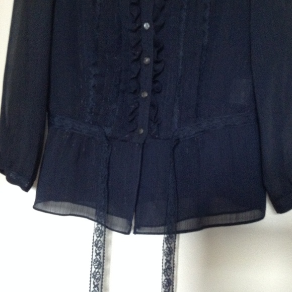 carries note Vintage-style Women's Blouse, Petite - Picture 6 of 6